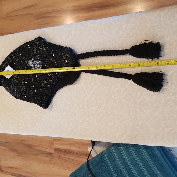 NWT Disney Winter Fashion Sparkly Fleece Lined, Ribbed Knit trapper-style hat - Picture 3 of 12
